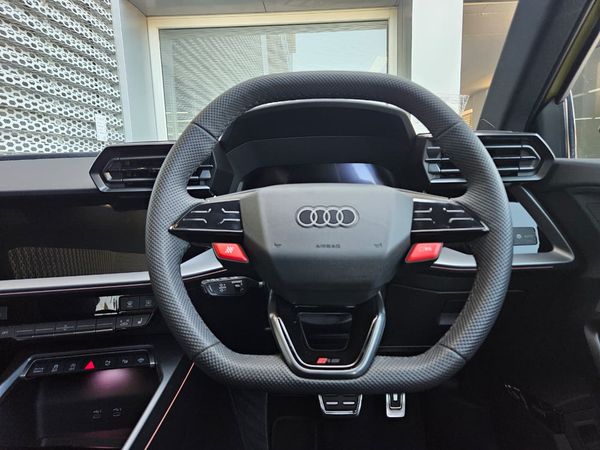 2025-Audi-RS3-Sportback-Quattro-Stronic image:11