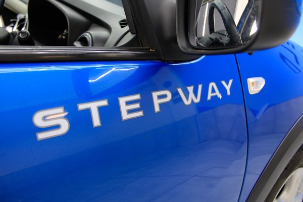 2015-Renault-Sandero-900T-Stepway image:12