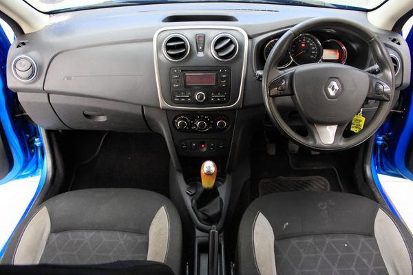 2015-Renault-Sandero-900T-Stepway image:13