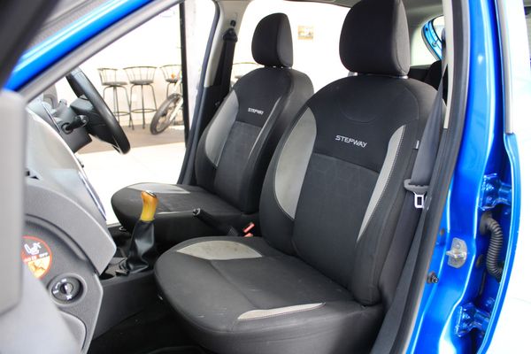 2015-Renault-Sandero-900T-Stepway image:14
