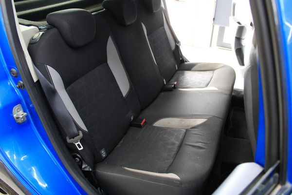2015-Renault-Sandero-900T-Stepway image:15