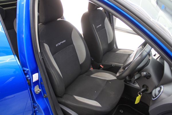 2015-Renault-Sandero-900T-Stepway image:16
