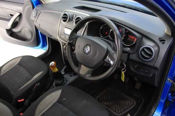 2015-Renault-Sandero-900T-Stepway image:18
