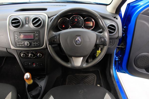 2015-Renault-Sandero-900T-Stepway image:19