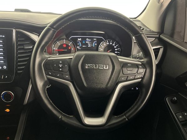 2025-Isuzu-Mu-x-30D-HR-LSE-Auto image:9