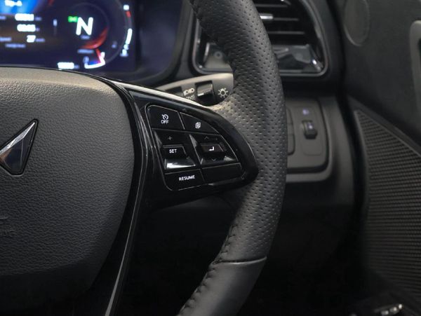 2024-Mahindra-XUV-3XO-12T-AX5 image:10
