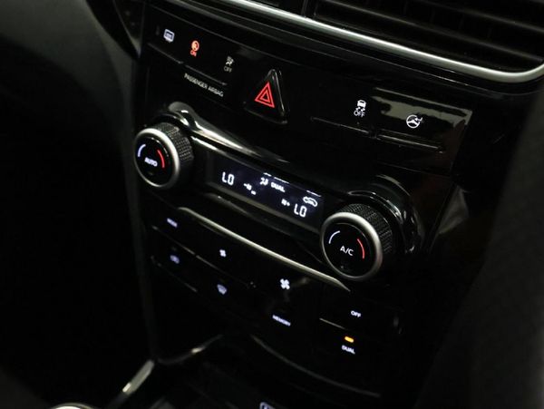 2024-Mahindra-XUV-3XO-12T-AX5 image:12