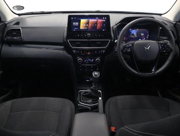 2024-Mahindra-XUV-3XO-12T-AX5 image:15