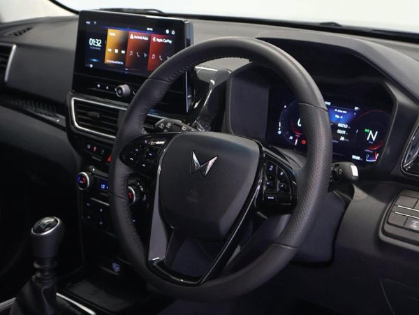 2024-Mahindra-XUV-3XO-12T-AX5 image:19