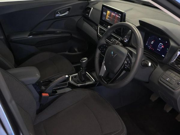 2024-Mahindra-XUV-3XO-12T-AX5 image:22