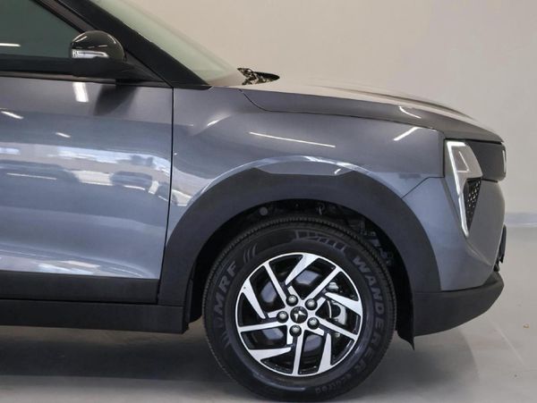 2024-Mahindra-XUV-3XO-12T-AX5 image:8