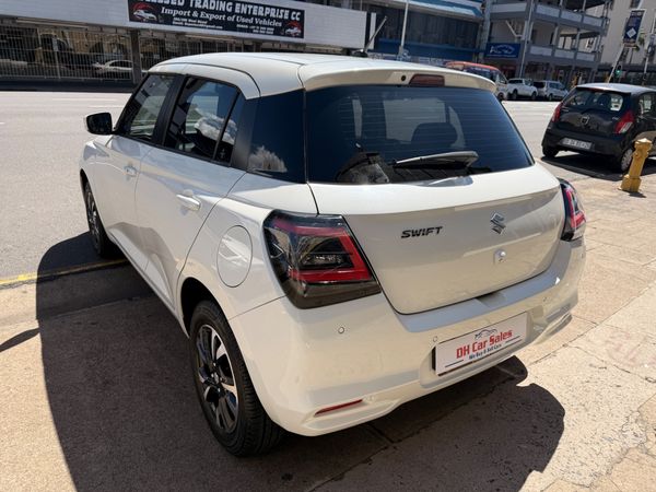 2025-Suzuki-Swift-12-GLX-Auto image:3
