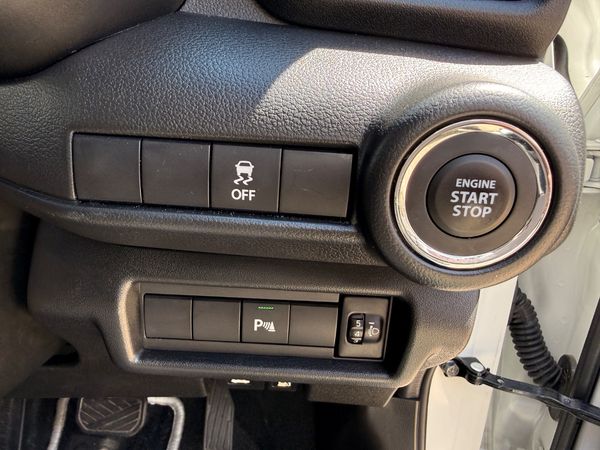 2025-Suzuki-Swift-12-GLX-Auto image:4