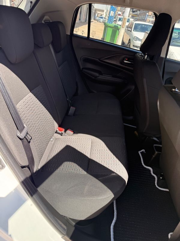 2025-Suzuki-Swift-12-GLX-Auto image:8
