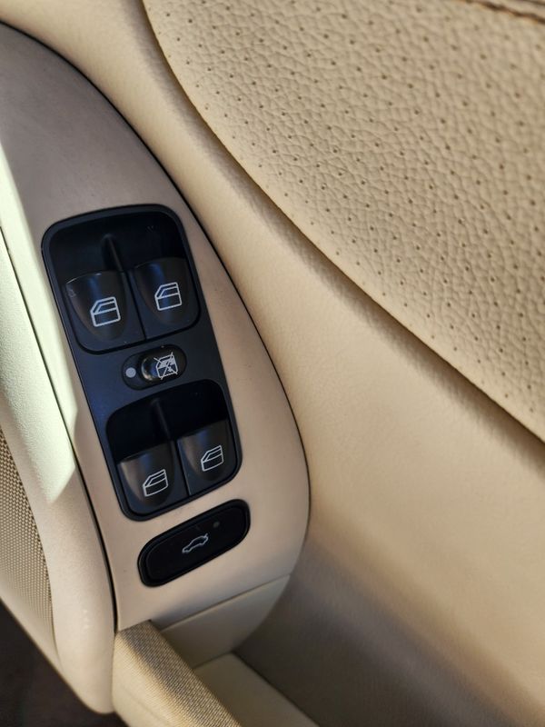 2004-Mercedes-Benz-C-Class-C-180K-Classic-Auto image:11