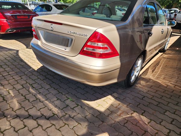 2004-Mercedes-Benz-C-Class-C-180K-Classic-Auto image:3