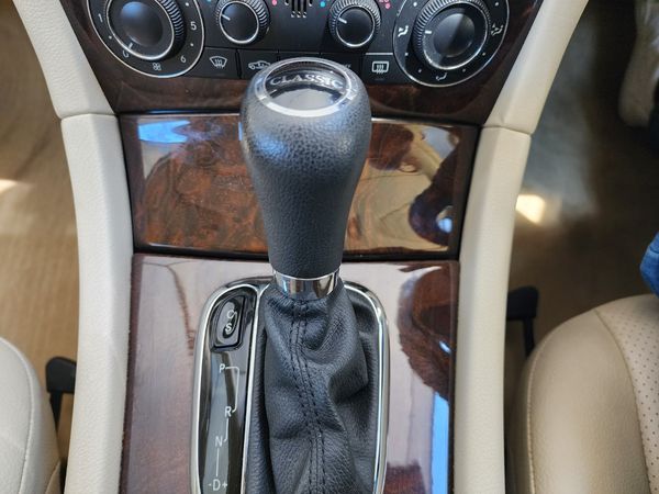2004-Mercedes-Benz-C-Class-C-180K-Classic-Auto image:8