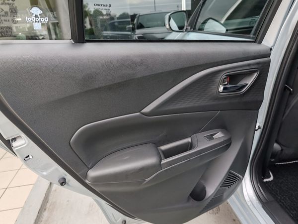 2026-Suzuki-Swift-12-GL image:13