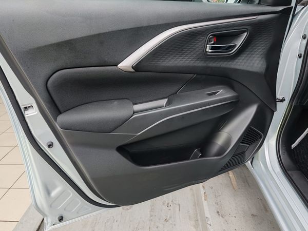 2026-Suzuki-Swift-12-GL image:18