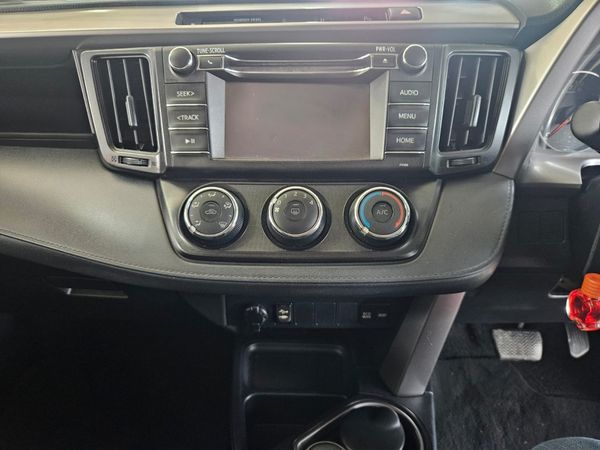 2018-Toyota-RAV4-RAV image:10
