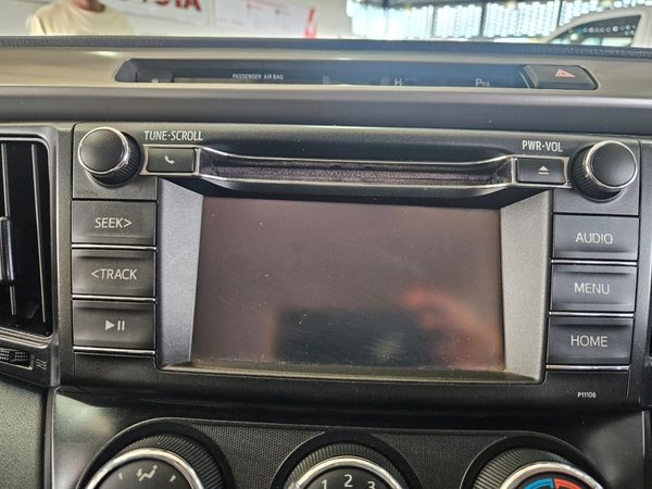 2018-Toyota-RAV4-RAV image:12