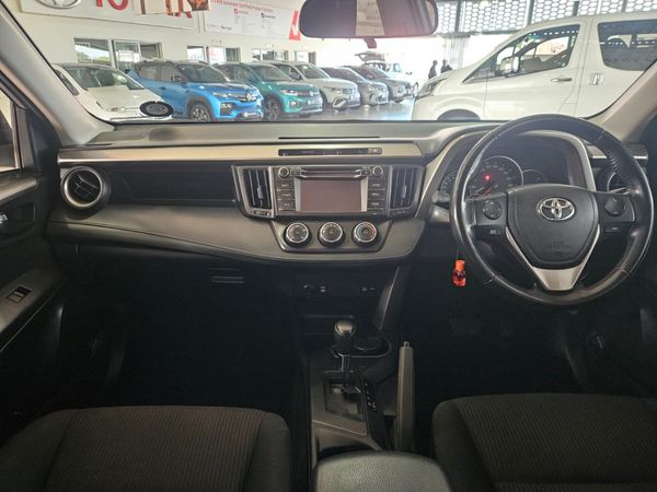 2018-Toyota-RAV4-RAV image:17