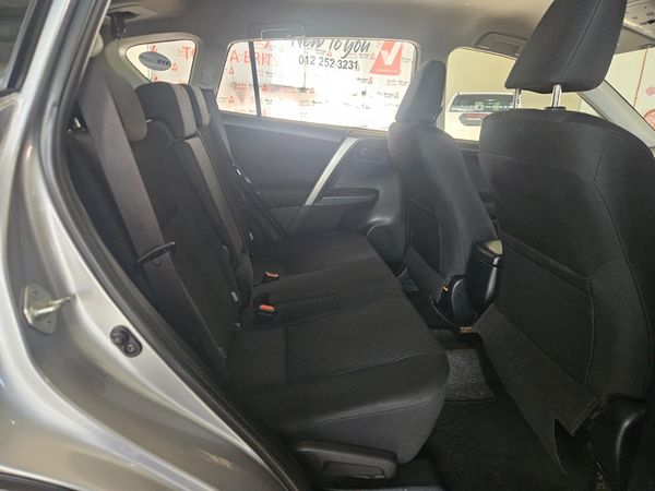 2018-Toyota-RAV4-RAV image:18
