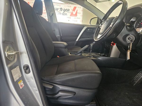 2018-Toyota-RAV4-RAV image:19
