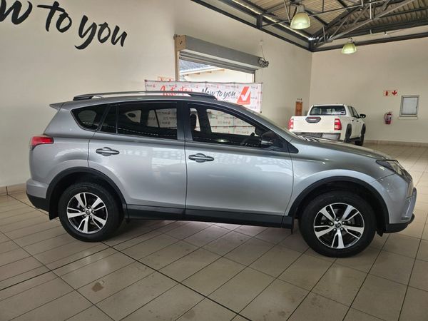 2018-Toyota-RAV4-RAV image:2