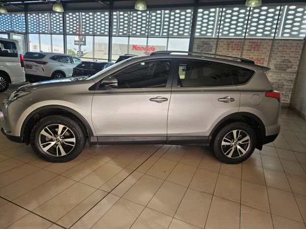 2018-Toyota-RAV4-RAV image:3