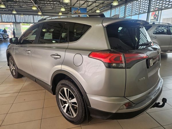 2018-Toyota-RAV4-RAV image:6