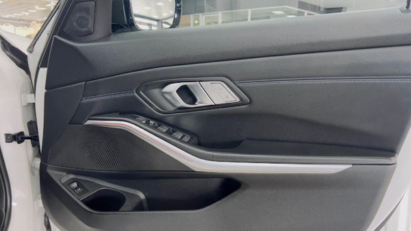 2021-BMW-3-Series-320i-M-Mzansi-Edition-Auto-g20 image:22