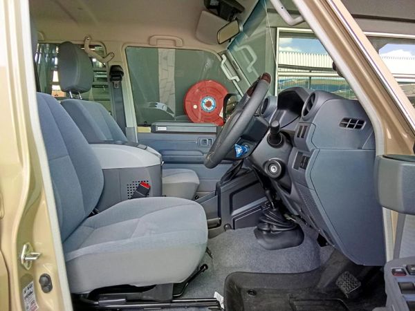 2025-Toyota-Land-Cruiser-76-28GD-6-Station-Wagon-LX image:9