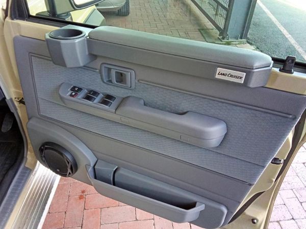 2025-Toyota-Land-Cruiser-76-28GD-6-Station-Wagon-LX image:13