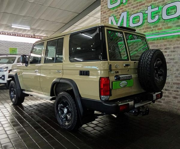2025-Toyota-Land-Cruiser-76-28GD-6-Station-Wagon-LX image:1