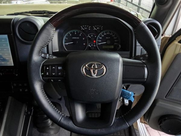 2025-Toyota-Land-Cruiser-76-28GD-6-Station-Wagon-LX image:6