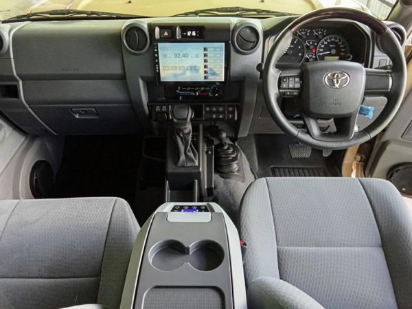 2025-Toyota-Land-Cruiser-76-28GD-6-Station-Wagon-LX image:7