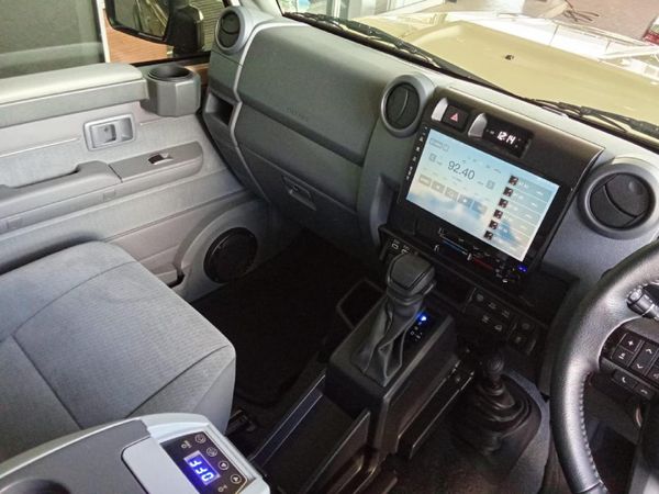 2025-Toyota-Land-Cruiser-76-28GD-6-Station-Wagon-LX image:8