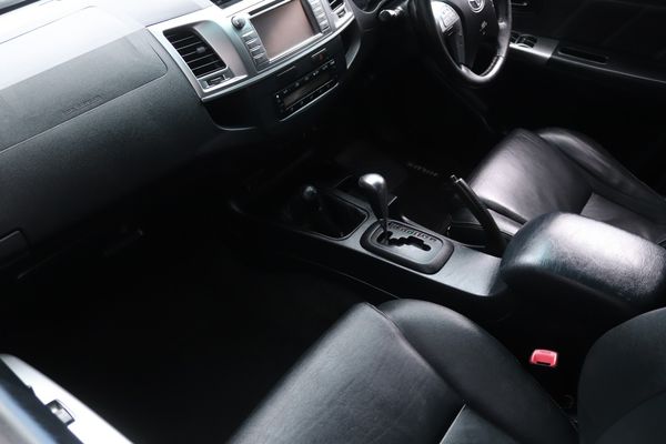 2015-Toyota-Hilux-30-D-4D-Legend-45-4x4-Auto-Double-Cab image:9