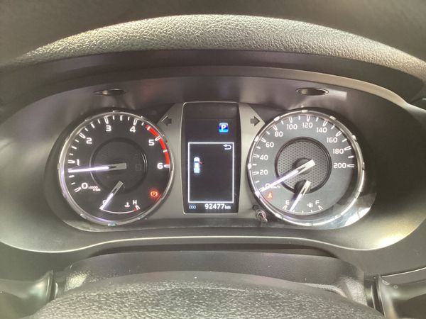 2023-Toyota-Hilux-24-GD-6-Raider-4x4-Auto-Double-Cab image:10