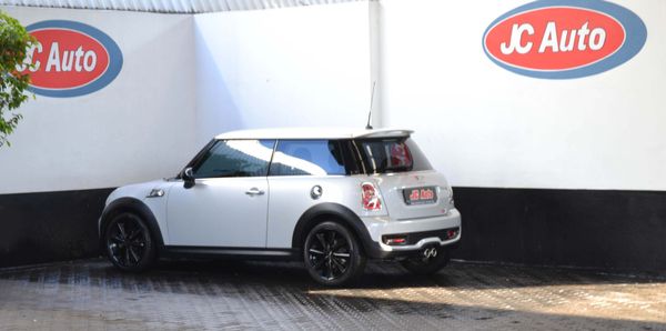 2014-MINI-Hatch-Cooper-S image:9