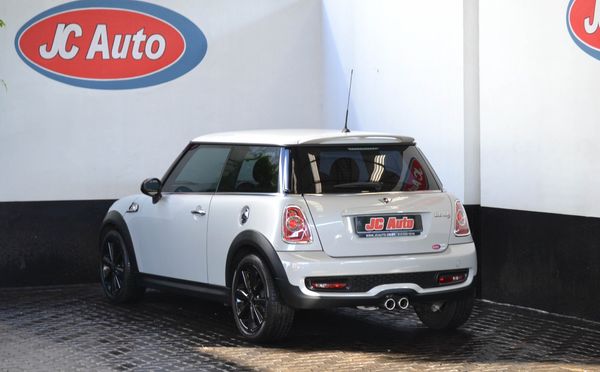 2014-MINI-Hatch-Cooper-S image:12