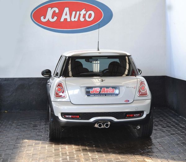 2014-MINI-Hatch-Cooper-S image:13