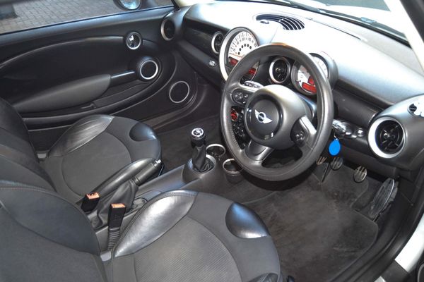 2014-MINI-Hatch-Cooper-S image:14