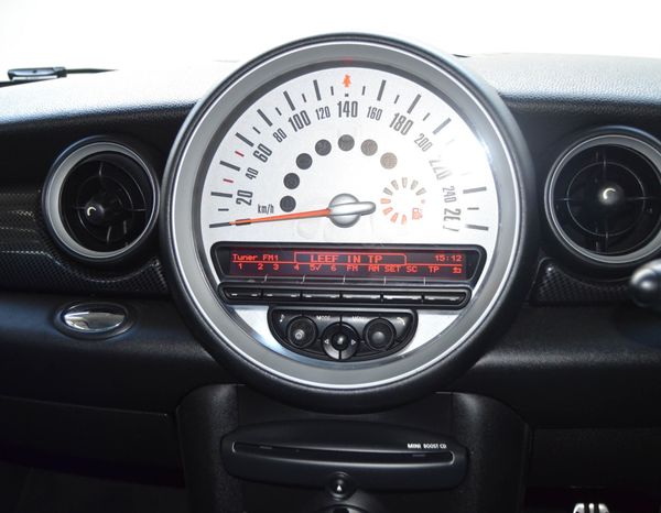 2014-MINI-Hatch-Cooper-S image:17