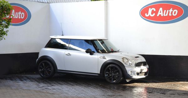 2014-MINI-Hatch-Cooper-S image:1