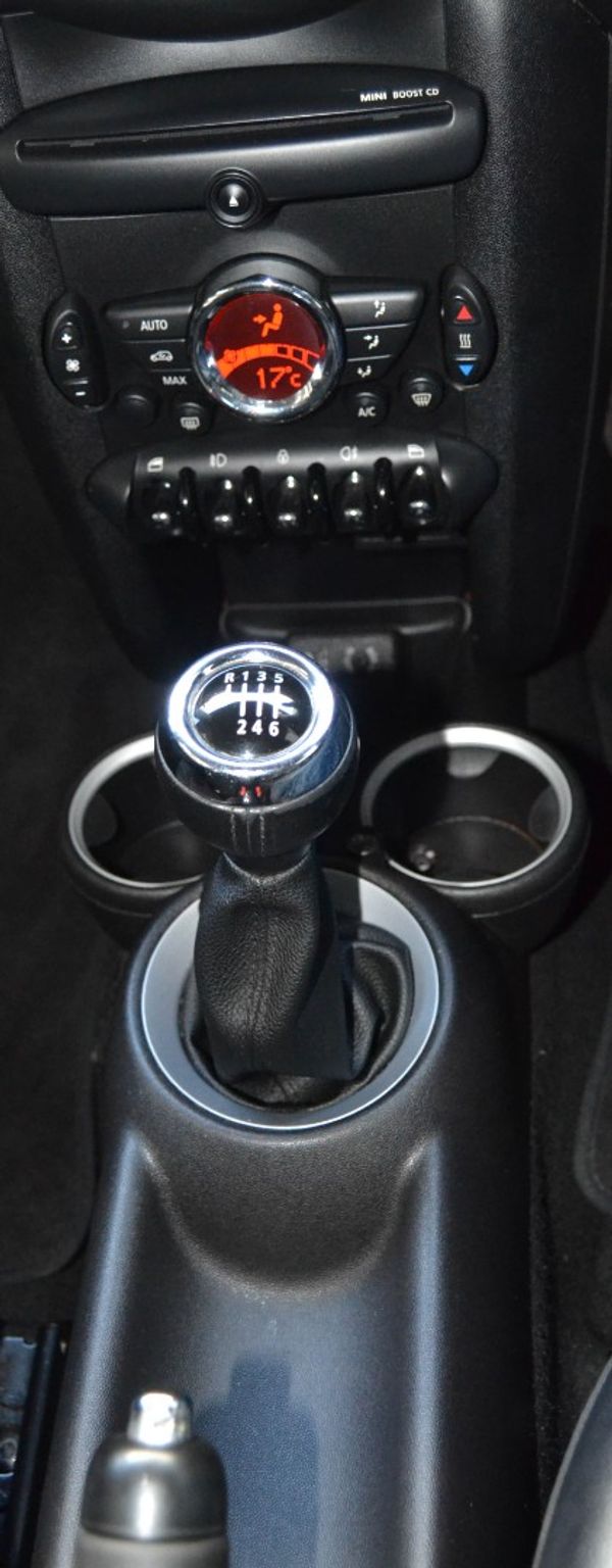 2014-MINI-Hatch-Cooper-S image:19