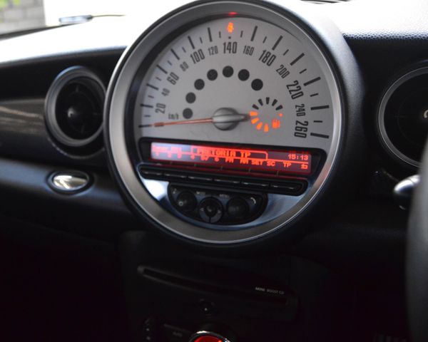2014-MINI-Hatch-Cooper-S image:22