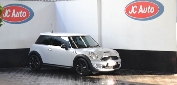 2014-MINI-Hatch-Cooper-S image:3