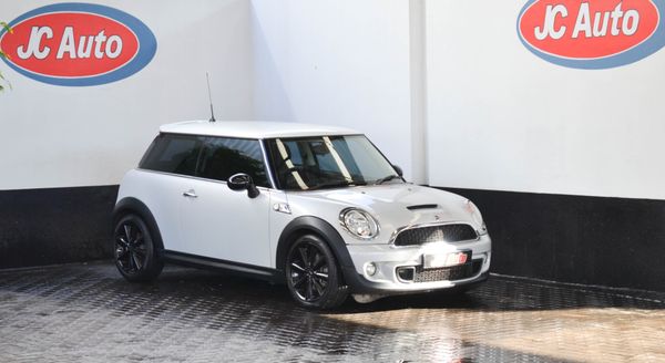 2014-MINI-Hatch-Cooper-S image:4